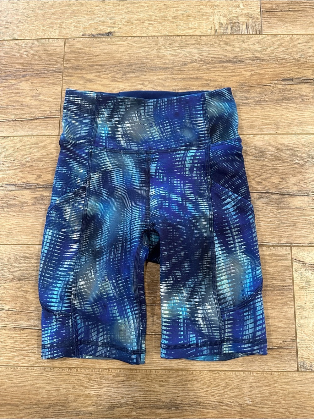 Lululemon Women’s Blue Patterned Athletic Bike Shorts